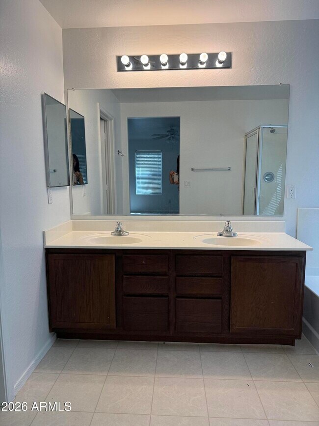 Building Photo - 18363 N Betty Ct