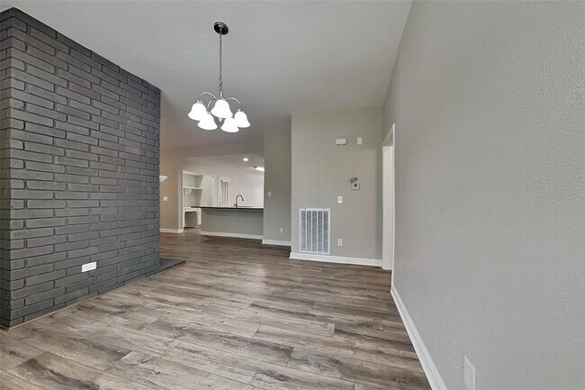 Building Photo - 3912 Ashwood Dr