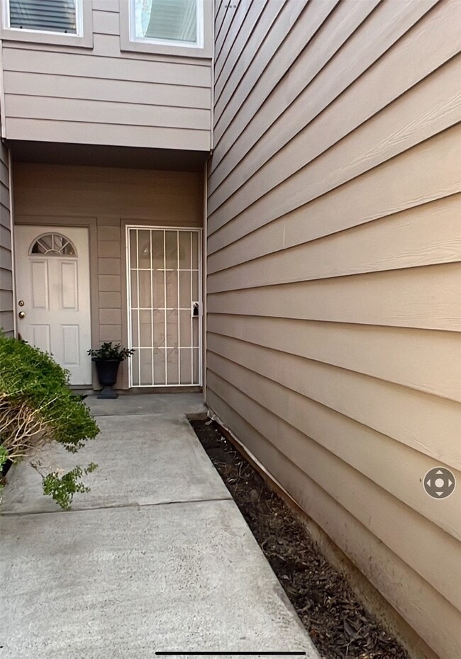 Building Photo - 12121 Dashwood Dr