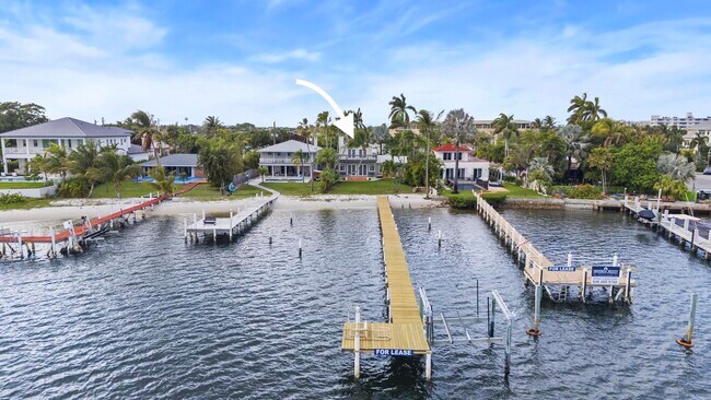 Building Photo - 122 S Lake Dr