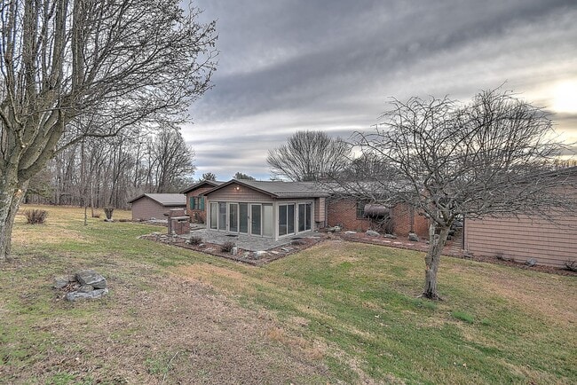 Building Photo - 563 Hales Chapel Rd