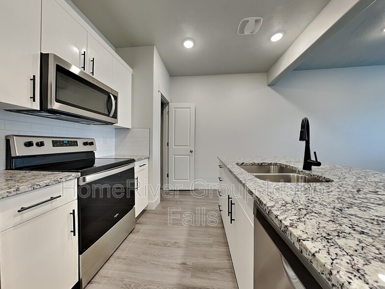 Building Photo - 651 S 2400 W