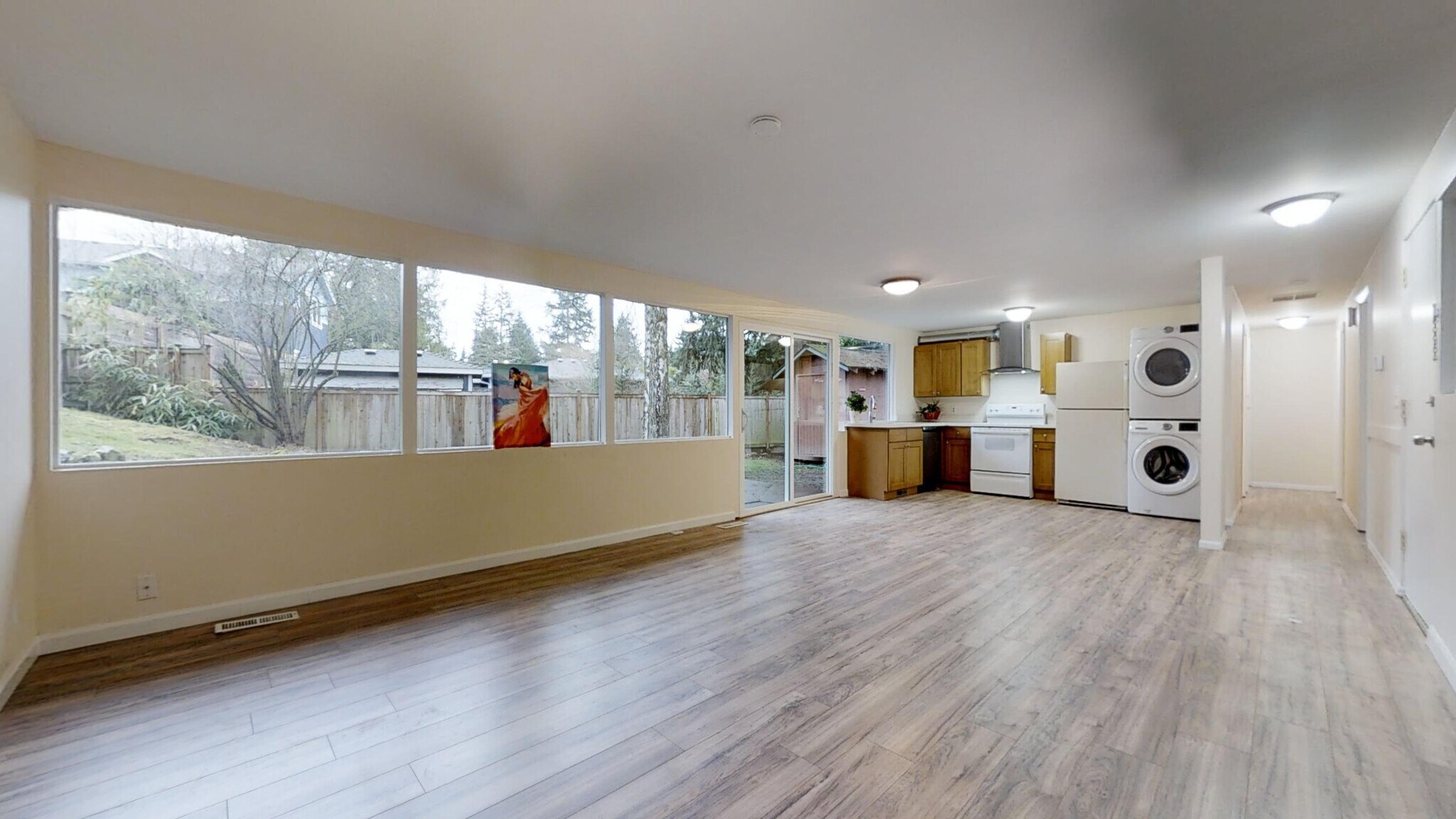 Open floor plan living room &amp; kitchen - 12405 NE 109th Pl