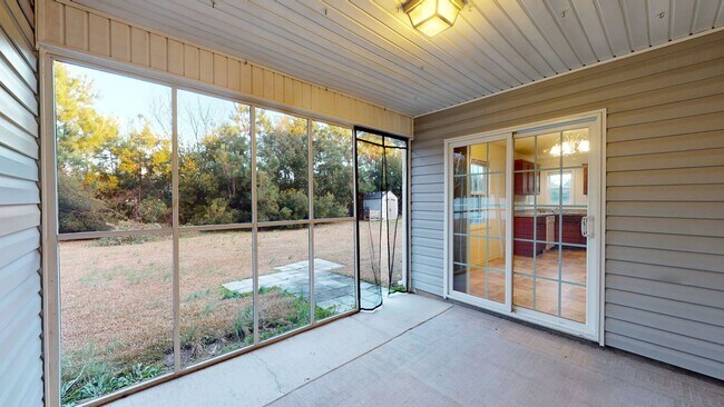 Building Photo - 252 Smallwood Rd