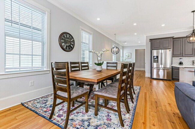 Building Photo - 1220 Carondelet St