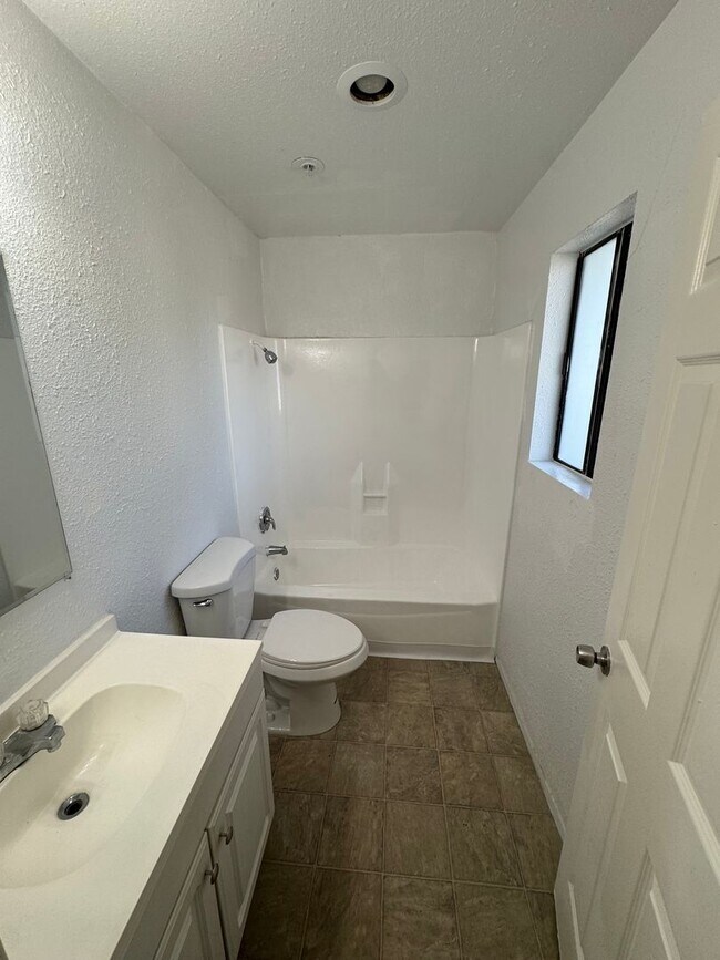 Building Photo - Condo 2 Bed / 2 Bath – In-Unit Laundry – C...