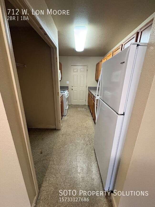 Building Photo - 712 Lon Moore St