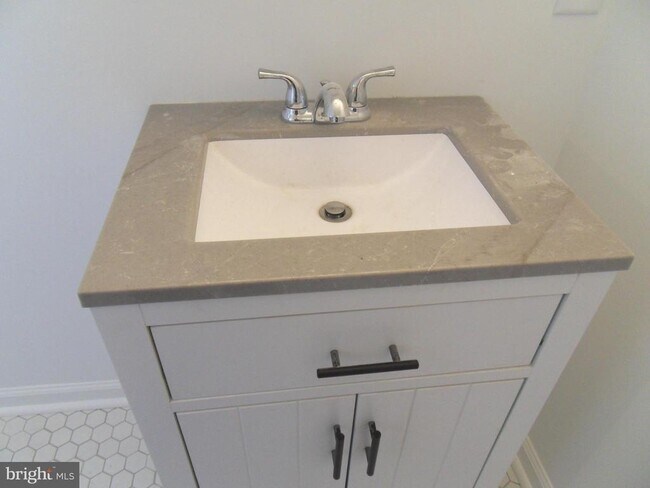 Building Photo - 160 Cotton St