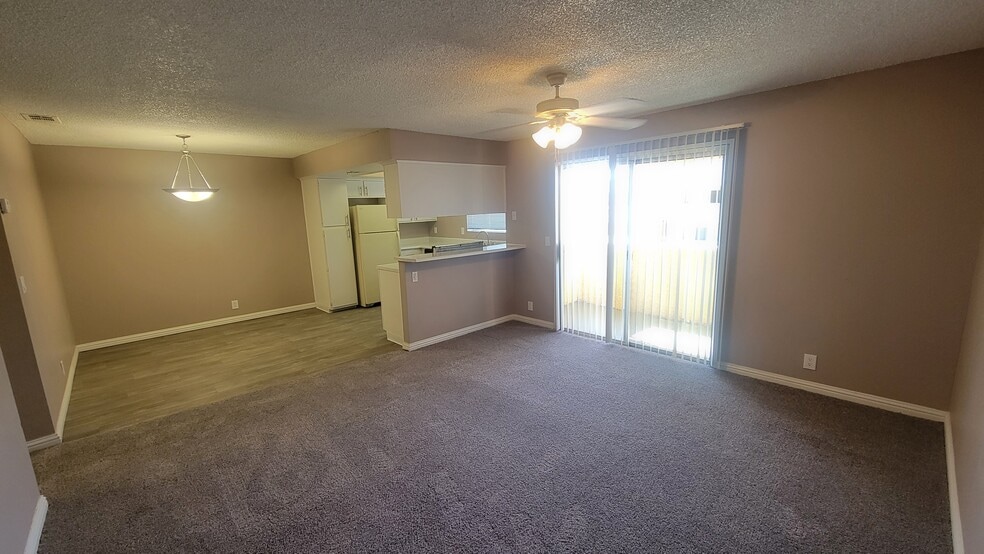 Livingroom - Sunset Springs Apartments