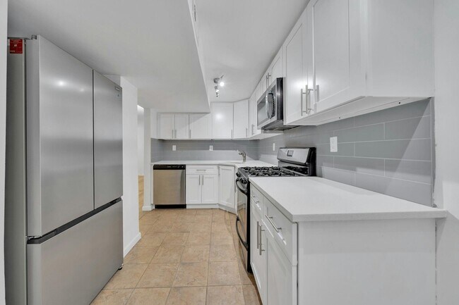 Building Photo - 1228 Park Ave