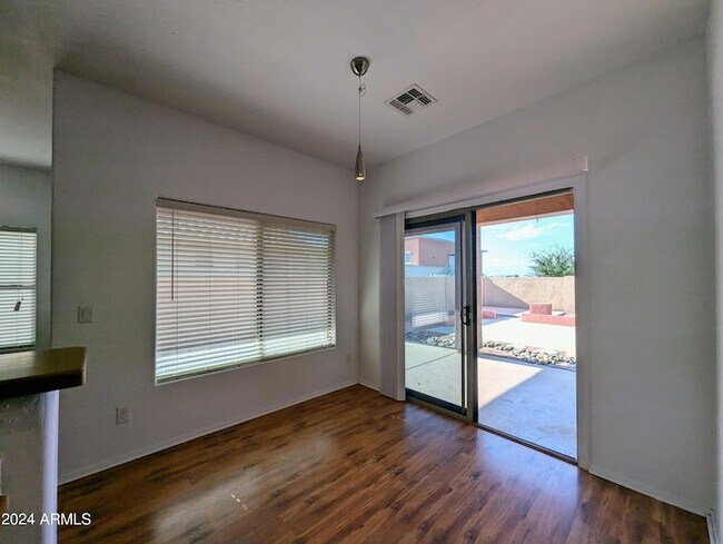 Building Photo - 1530 E Branham Ln