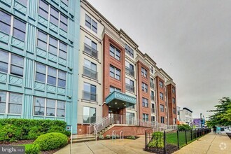 Building Photo - 1350 Maryland Ave NE