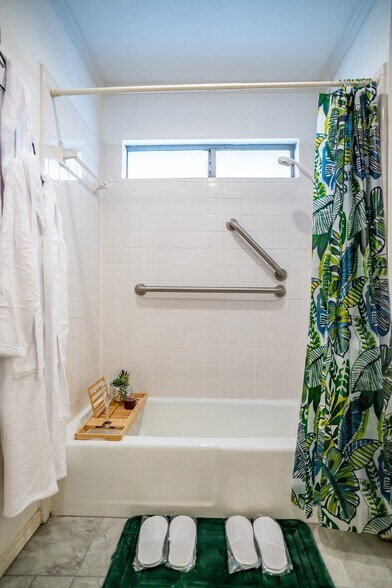 Building Photo - 3706 Bishop Hill Dr