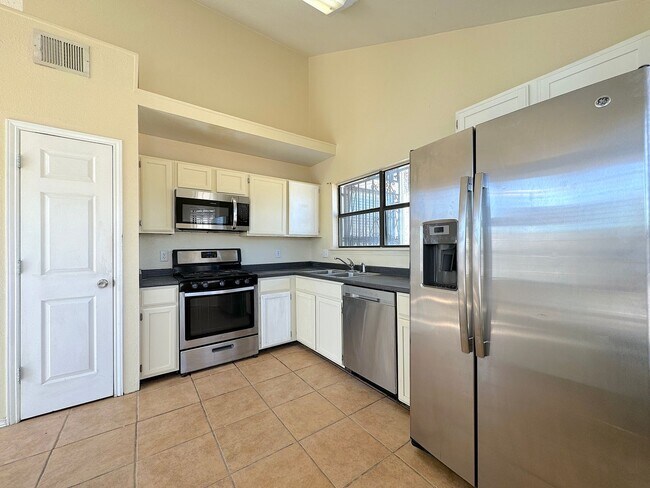 Building Photo - West El Paso 3bed/2Bath refrig A/C Home