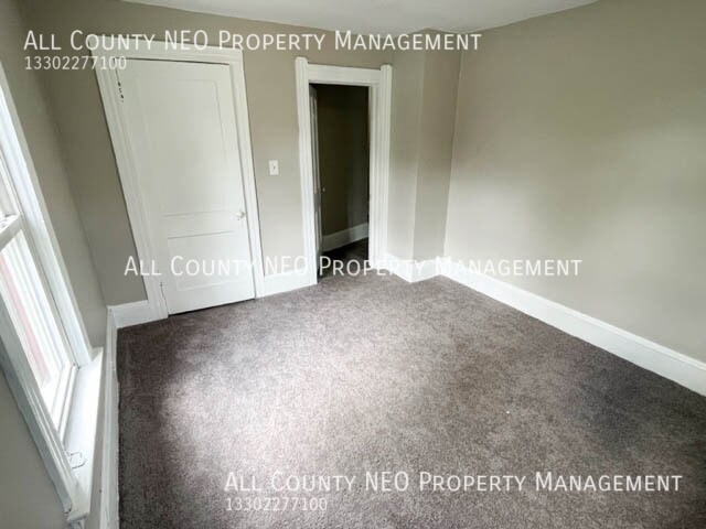 Building Photo - 844 E 154th St