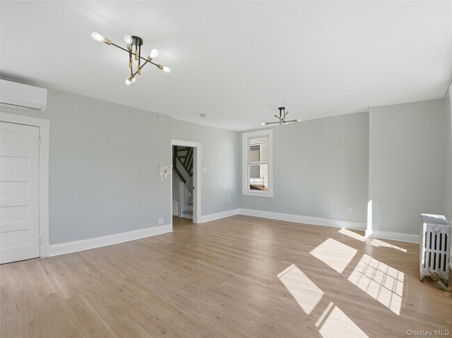 Building Photo - 406 S 3rd Ave