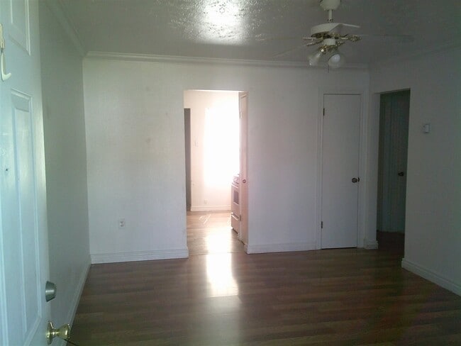 Building Photo - 1167 NW Ozmun Ave