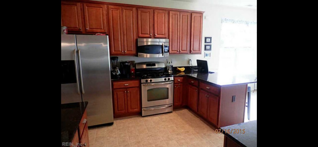 Kitchen (old) - 2436 Apiary Ct