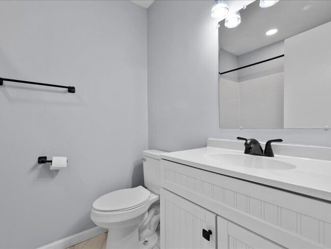 Building Photo - 801 4th Ave E