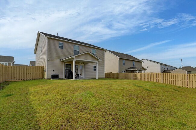 Building Photo - Spacious 5-Bedroom, 3-Bath Home with Modern Features in Elgin!