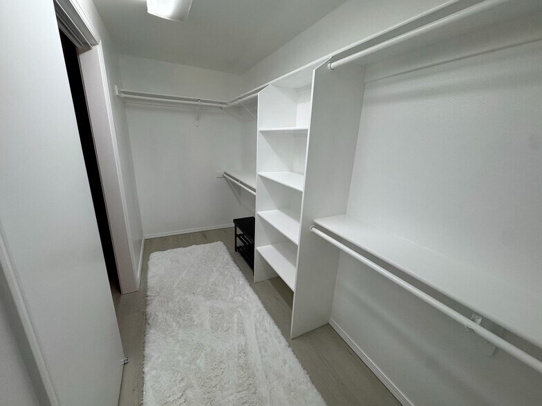 Building Photo - 1431 E Drucker St