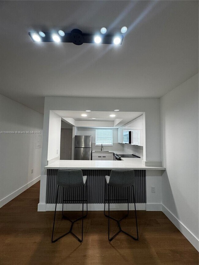 Building Photo - 1460 SW 24th Ct