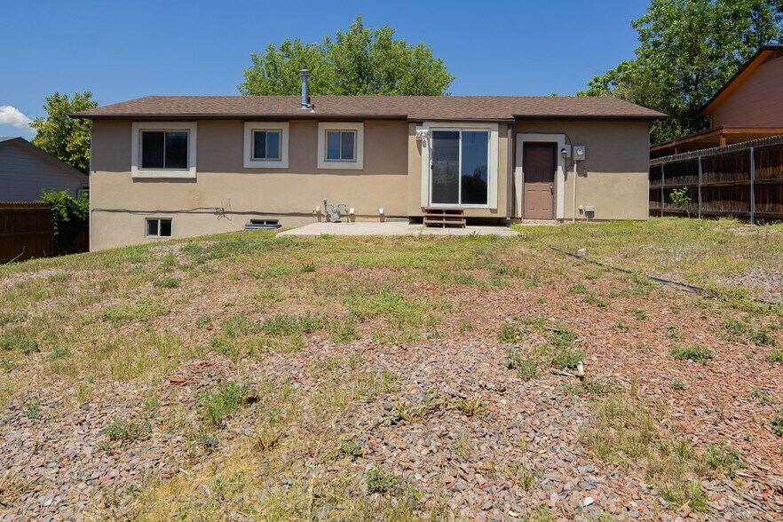 Building Photo - 2617 Montebello Dr W