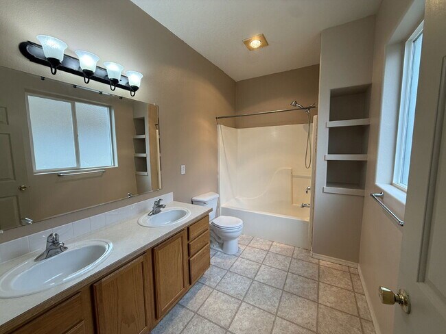 Building Photo - 1631 S 59th St