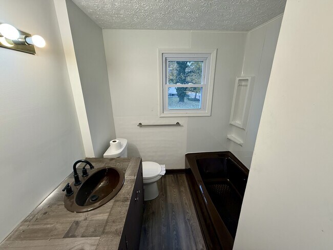 Building Photo - 846 Lee Dr