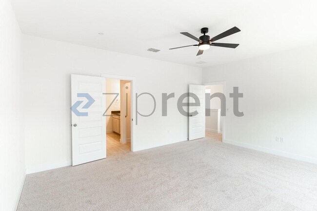Building Photo - Unit B