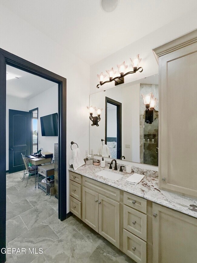 Building Photo - 444 San Clemente Dr