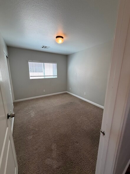 Building Photo - 9521 Grand Fir Ct