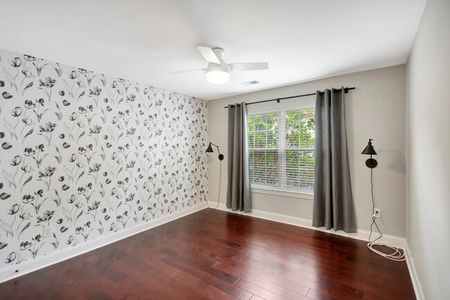 Building Photo - Unbeatable Location – Just 6 Minutes to Do...