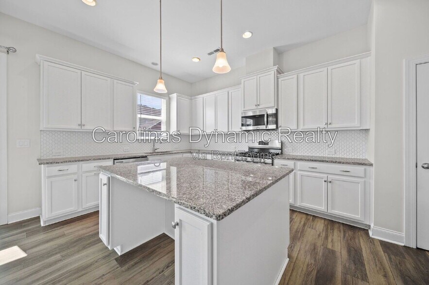 Building Photo - 1106 Cigar Ln
