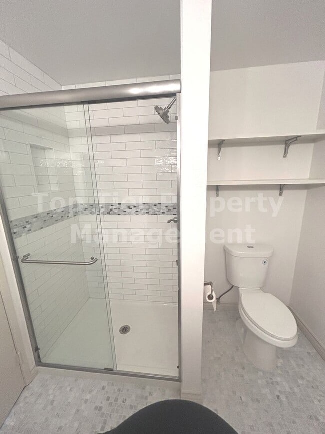 Building Photo - ***FULLY RENOVATED 2 bed / 2 bath / 1,120 sqft Home in 55+ Nob Hill Community - Available NOW***