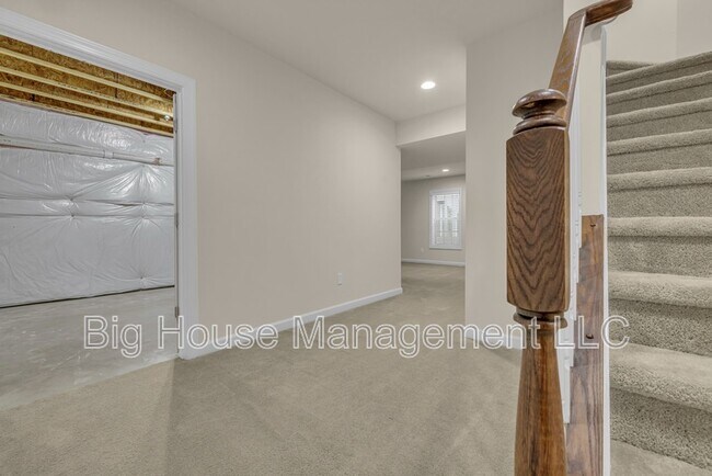 Building Photo - 3713 Chancelsors Dr