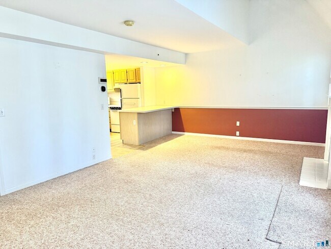 Building Photo - 823 Old Pond Ln