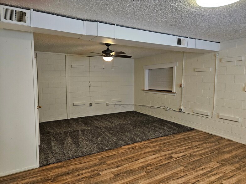 Building Photo - 204 8th St