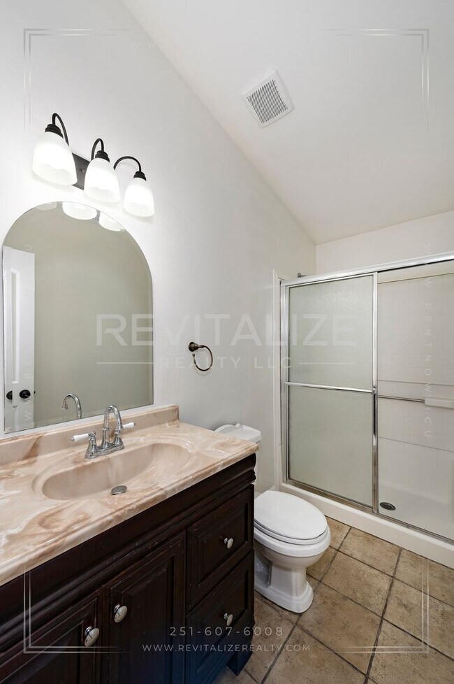 Building Photo - Beautifully Remodeled 4 Bed / 2 Bath Home near Airport Blvd