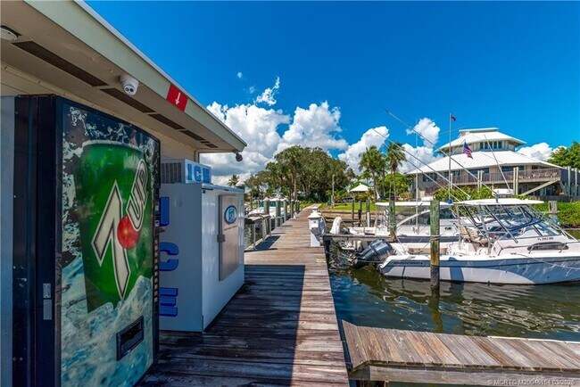 Building Photo - 4095 SE Centerboard Ln