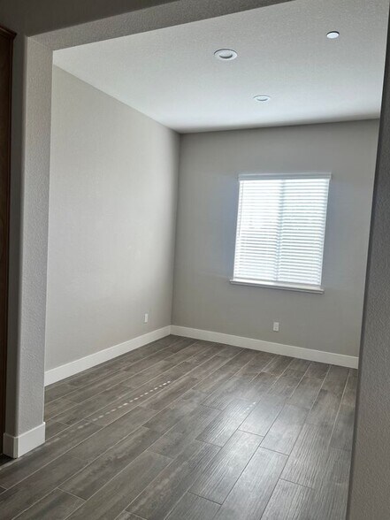 Building Photo - 2557 Orinoco Pl