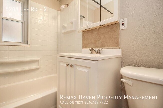 Building Photo - 5208 Lee Rd #2, Maple Hts - 1 bed 1 bath a...