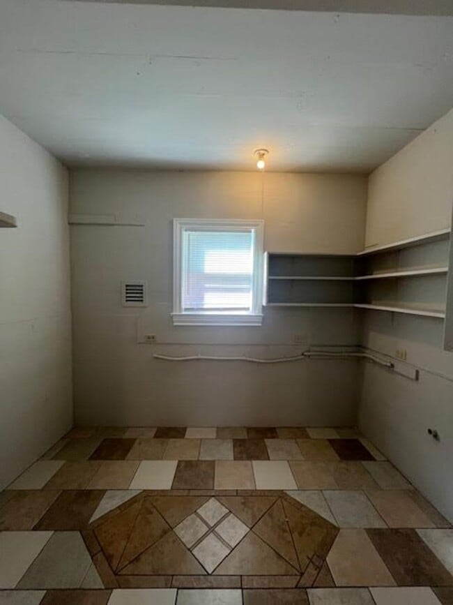 Building Photo - 3619 Fort Ave