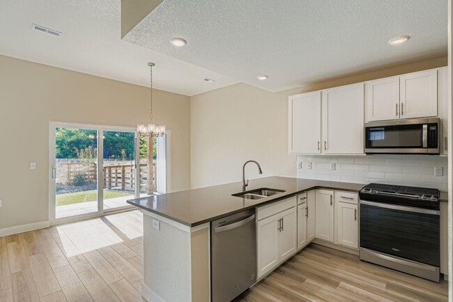 Building Photo - 2502 Colt Wy