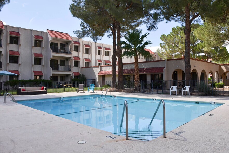 Building Photo - White Acres