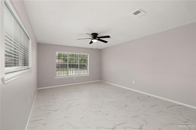 Building Photo - 17 Camellia Ave