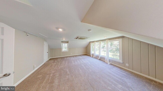 Building Photo - 7309 River Rd