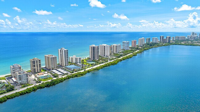 Building Photo - 5420 N Ocean Dr