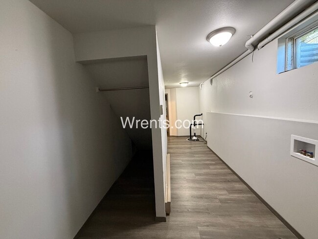 Building Photo - Valley 3 bed 1.5 bath