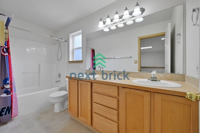 Building Photo - Spacious 5-Bed Home in Lynnwood with 2.5 Baths – Your Ideal Family Retreat!